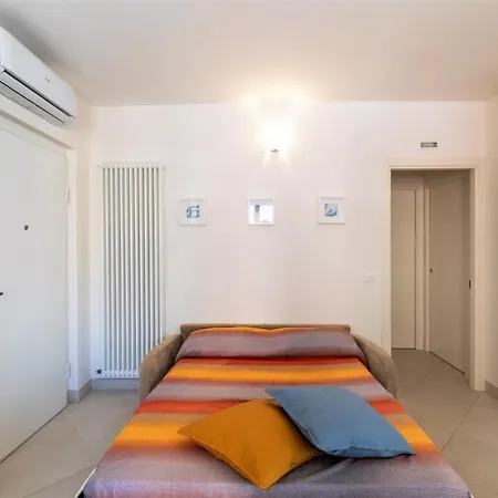 Elegante Trilocale Marconi Prima Fila Mare