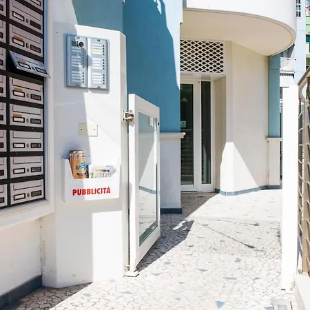 Elegante Trilocale Marconi Prima Fila Mare *