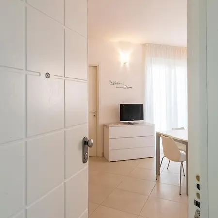 Elegante Trilocale Marconi Prima Fila Mare