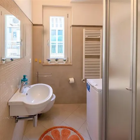 Elegante Trilocale Marconi Prima Fila Mare